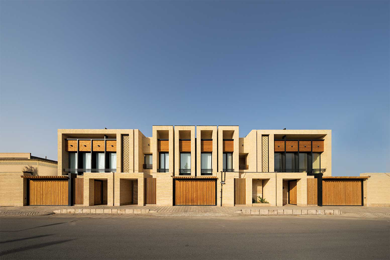 سه خانه، یک خانواده جامعه معماران ایران