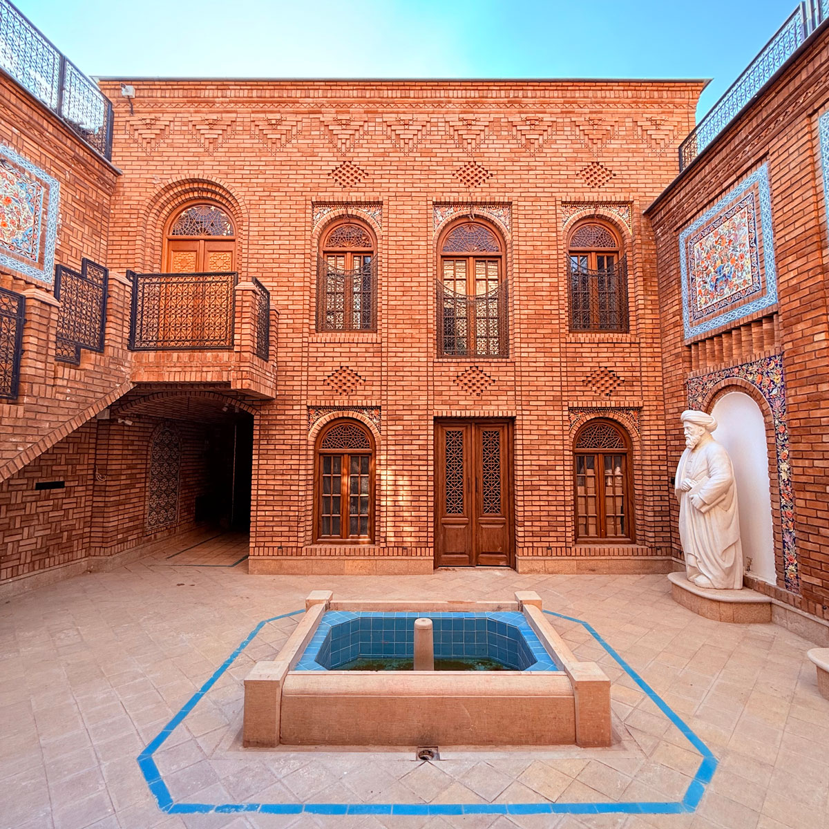 موزه تخصصی خاتم شیراز، ندا احمدی، جامعه معماران ایران